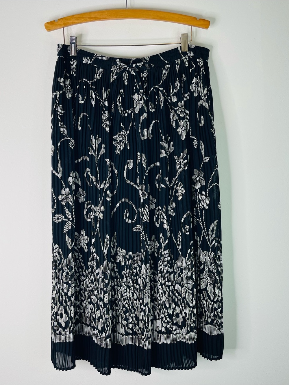 Alfred Dunner black white floral boho pleated midi maxi skirt 14